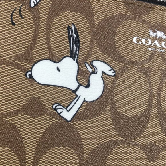 NWT Coach X Peanuts Corner Zip Wristlet Wallet With Snoopy & Woodstock - Picture 7 of 11